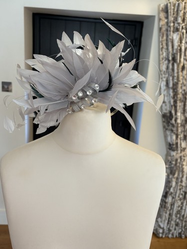 Silver emerald feather - &,