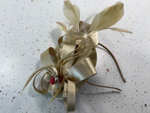 Fascinator ivory with - ivory, red