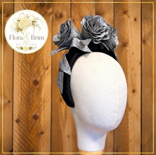 Black sparkly silver - &,